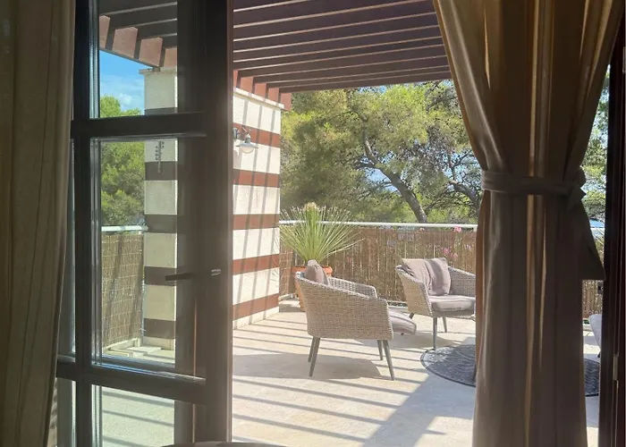 Dina, Hvar Villa *